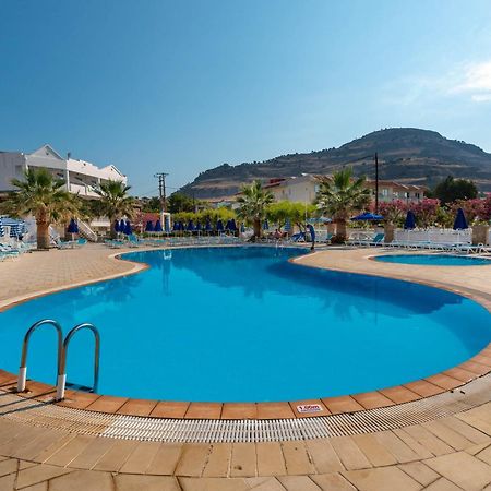 Elvita Beach Hotel คิโอตาริ ภายนอก รูปภาพ
