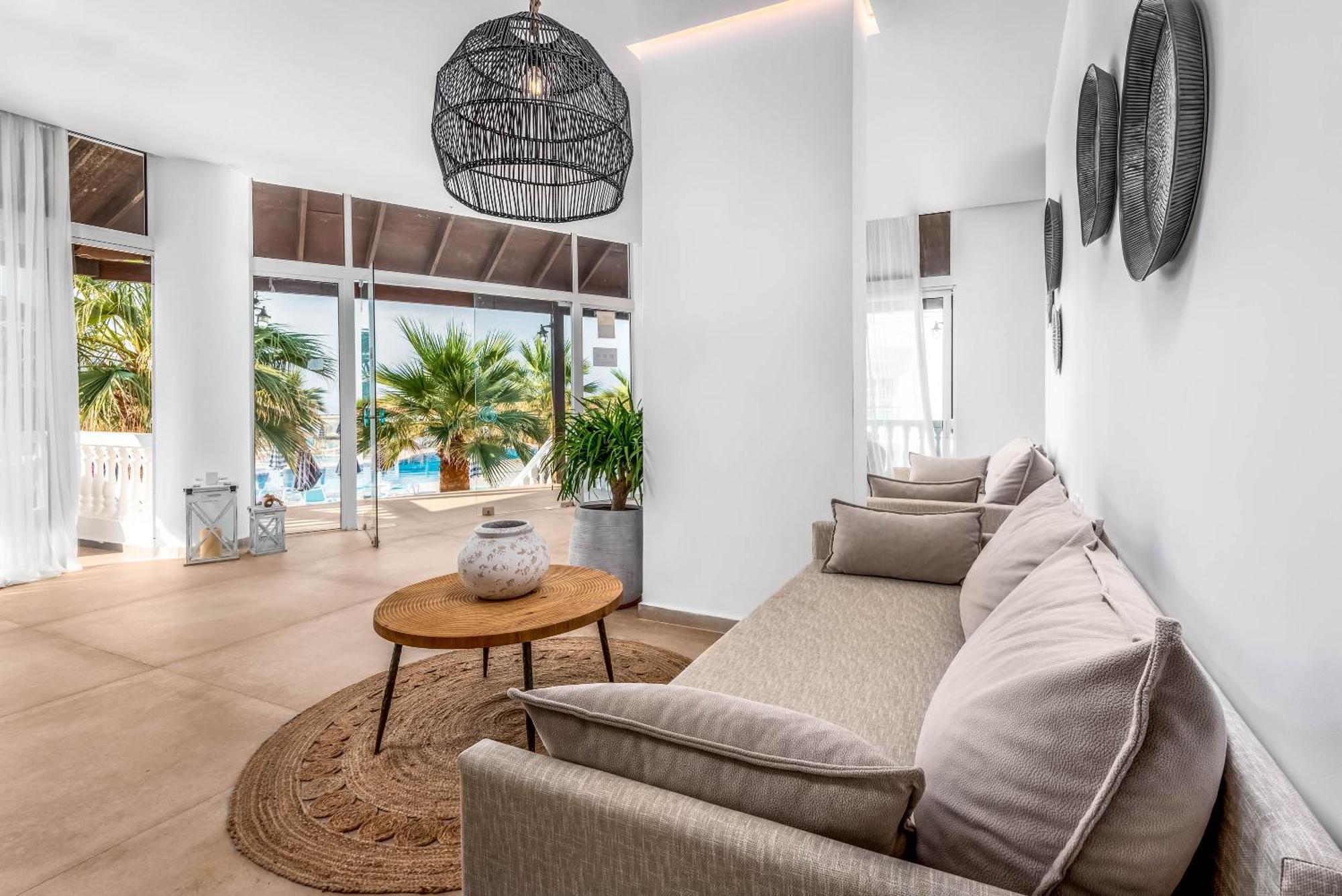 Elvita Beach Hotel คิโอตาริ ภายนอก รูปภาพ