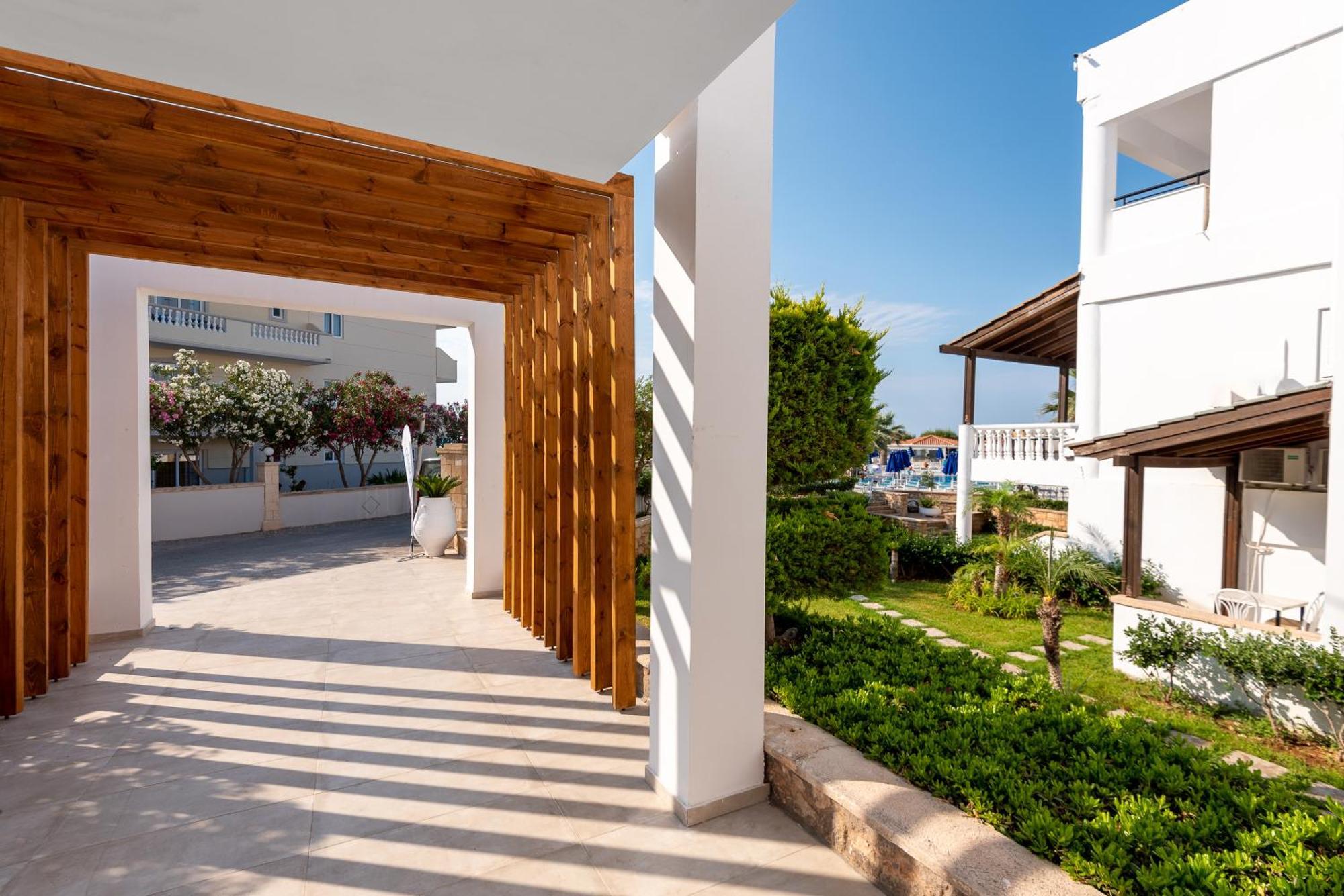 Elvita Beach Hotel คิโอตาริ ภายนอก รูปภาพ