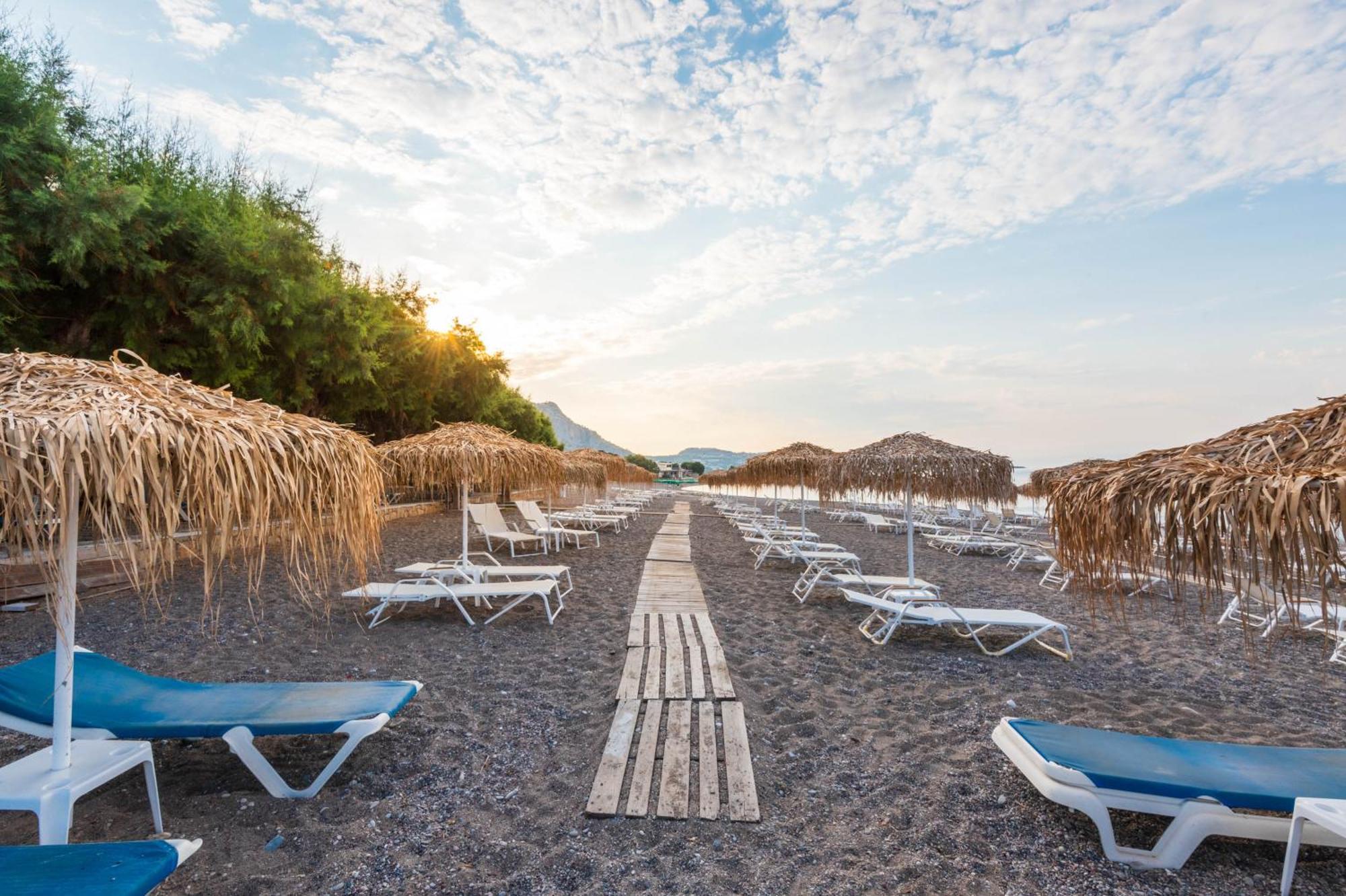 Elvita Beach Hotel คิโอตาริ ภายนอก รูปภาพ